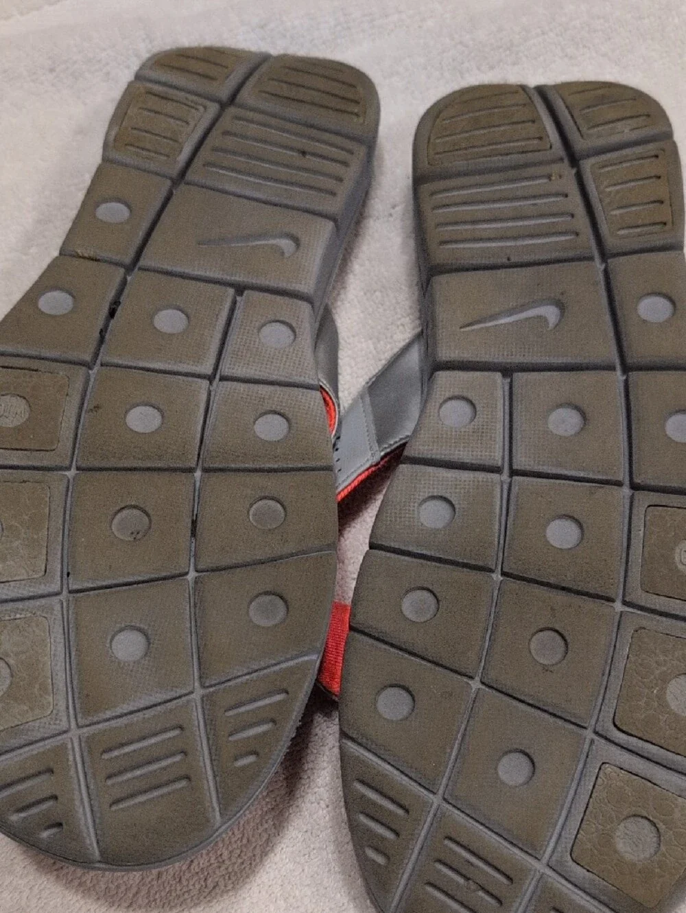 Nike Women’s Coral Red and Gray Thong Sandals